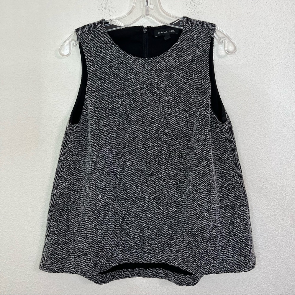 Banana Republic Black and White Sleeveless Blouse